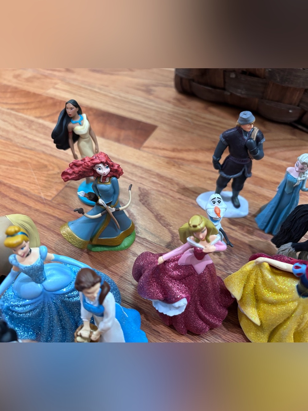 Disney Princess Figure Collection - Blue, Yellow, Pink, Red, Black - Picture 5 of 5